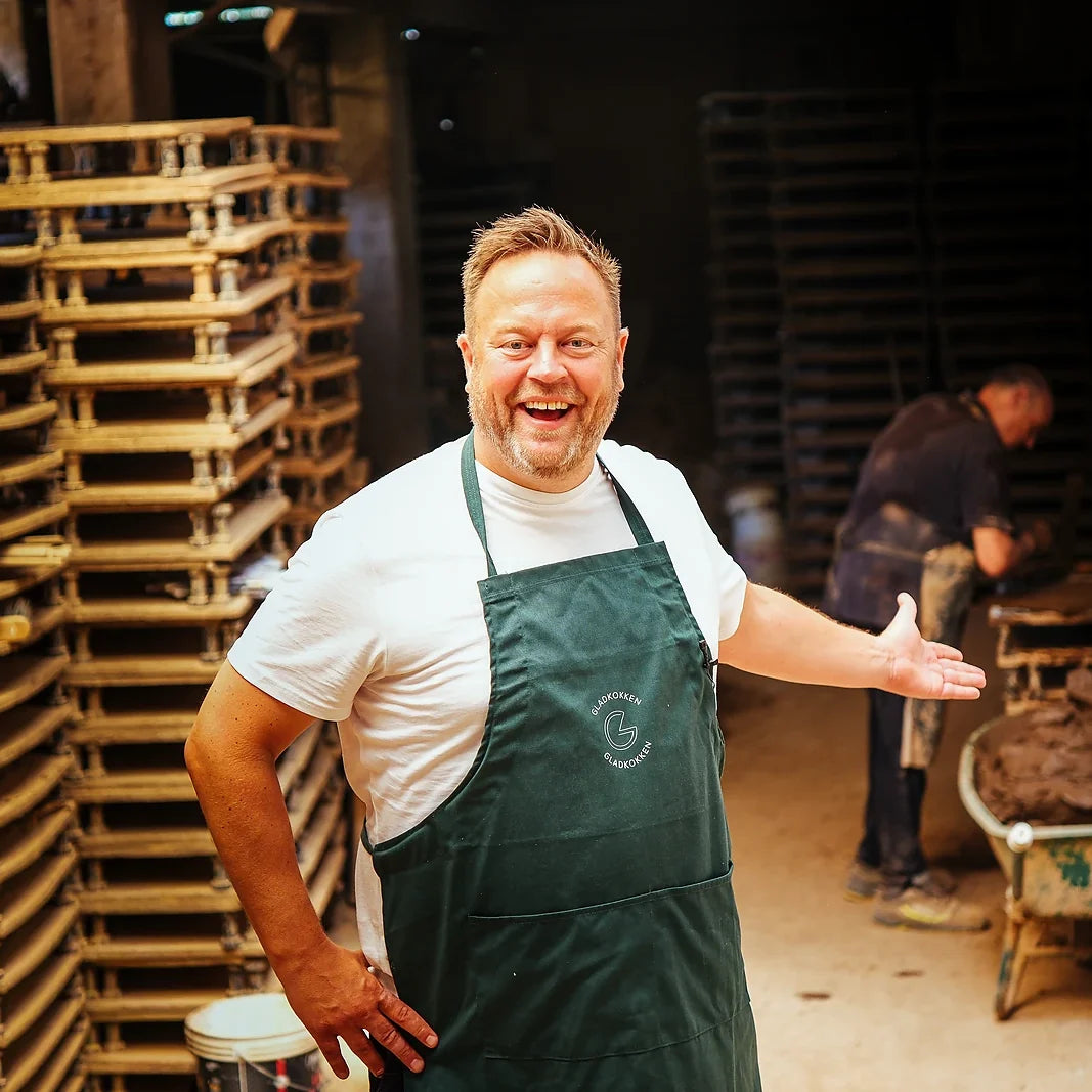 Last inn video: Jan Henrik lager biscotto-stein med Attilio Massa hos Forni Aversa