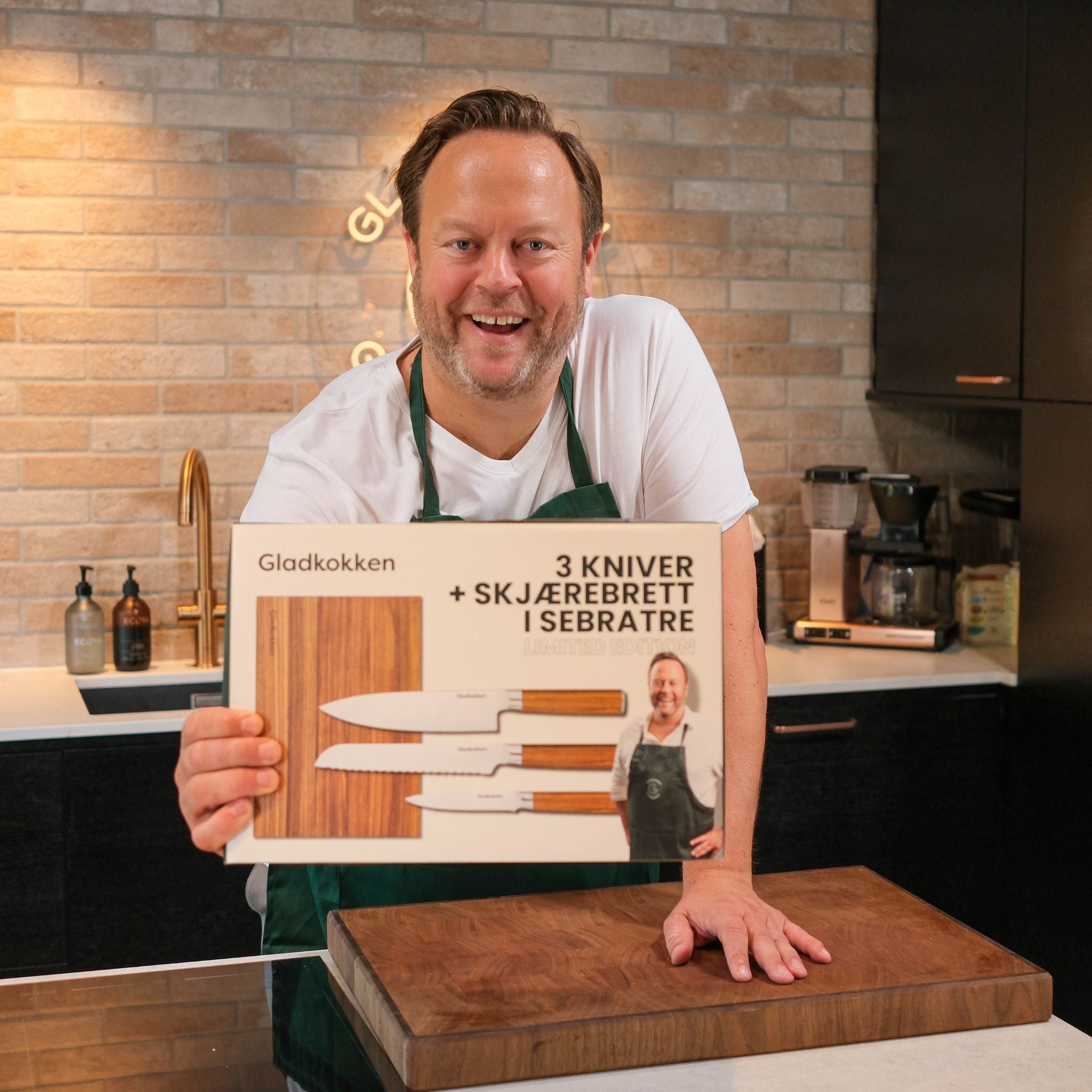 3 kniver + skjærebrett i sebratre