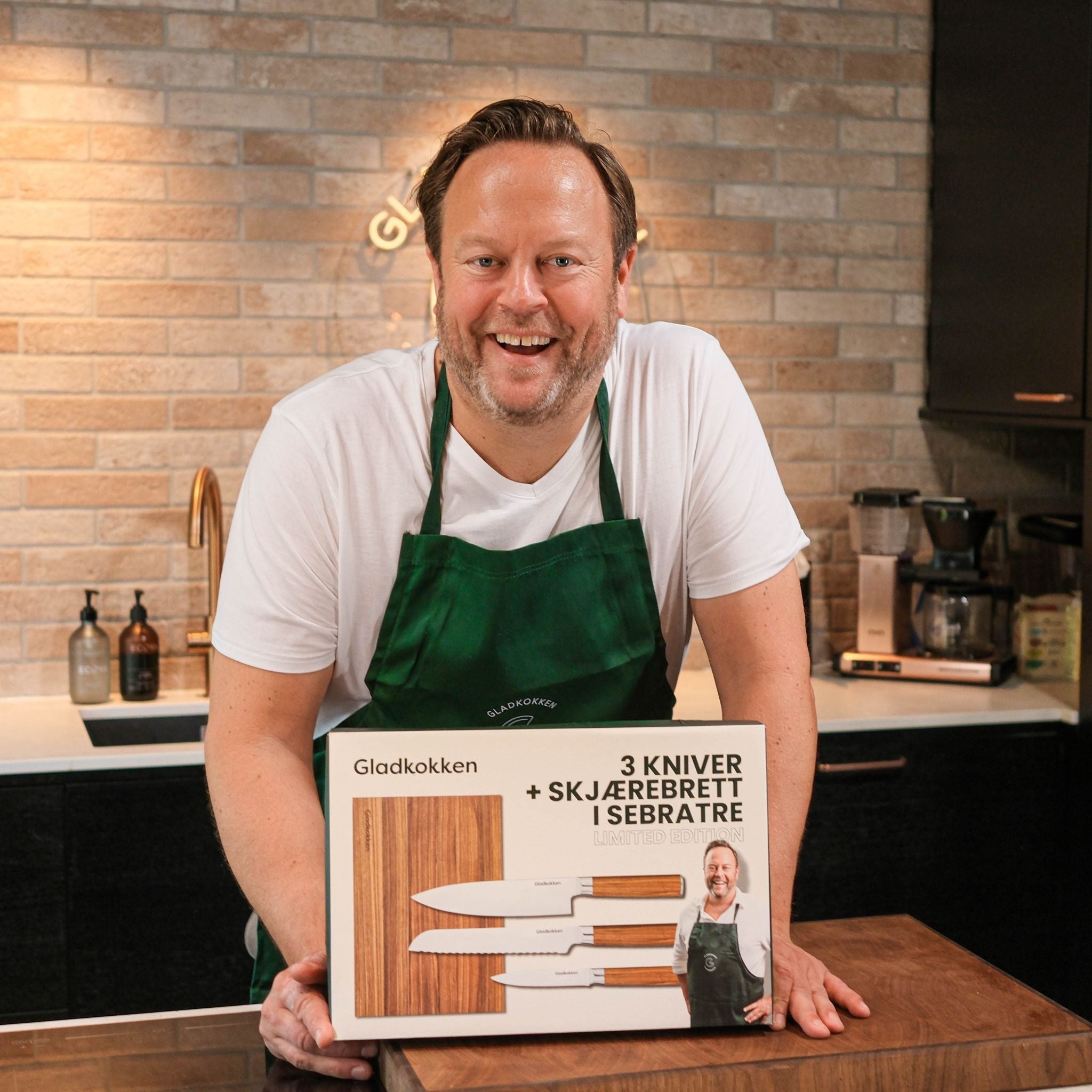 3 kniver + skjærebrett i sebratre