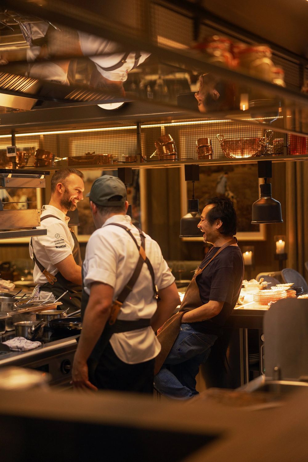 Kokkene på det åpne kjøkkenet hos Brasserie Nouvelle