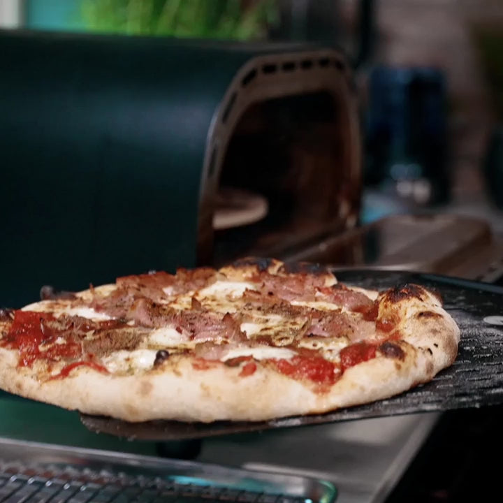 Last inn video: Perforert Pizzaspade i aluminium - 30,5x74 cm