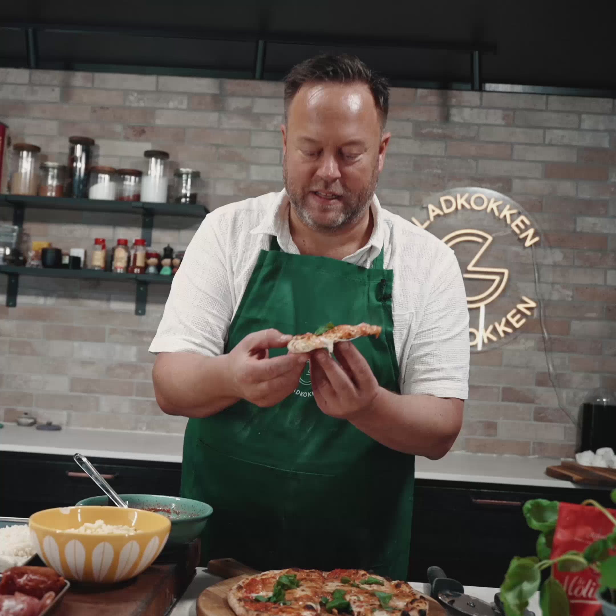 Last inn video: Elektrisk Pizzaovn – 2000W