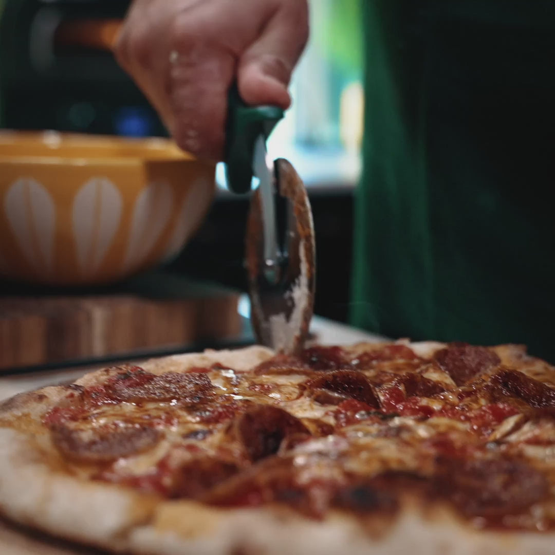 Last inn video: Pizzaskjærer